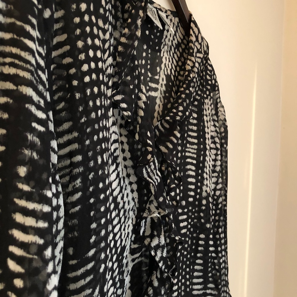 ☀️Chico’s 100% Silk Ruffle Sheer Top - Picture 5 of 5